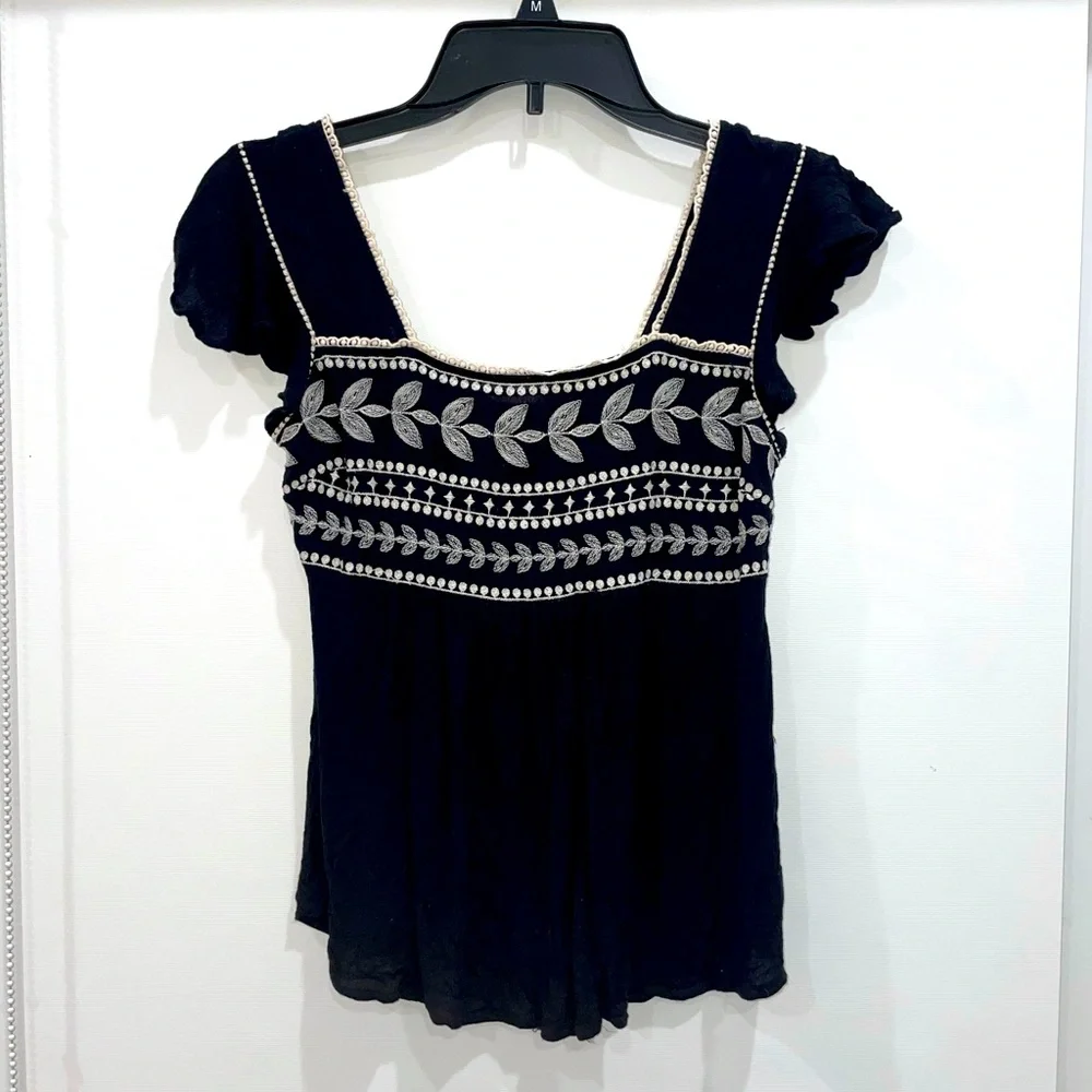 Altar’d State embroidered blouse - Picture 5 of 10